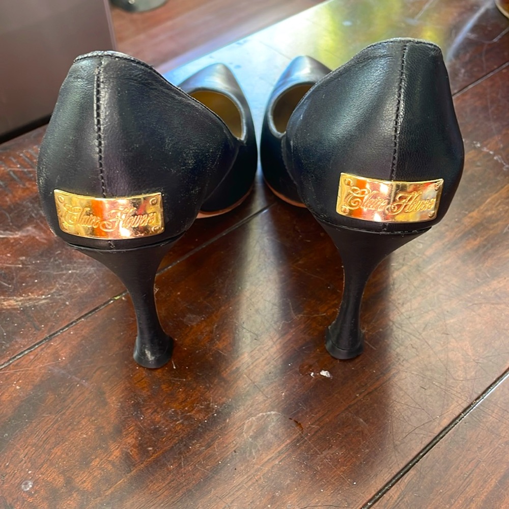 Black Pumps